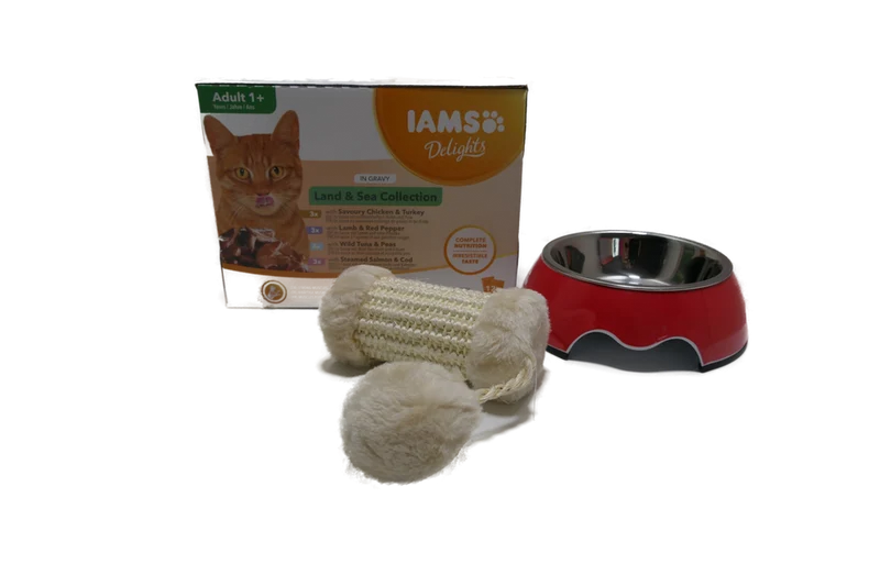 IAMS Nassfutter für Katzen incl. Napf und Spielzeug