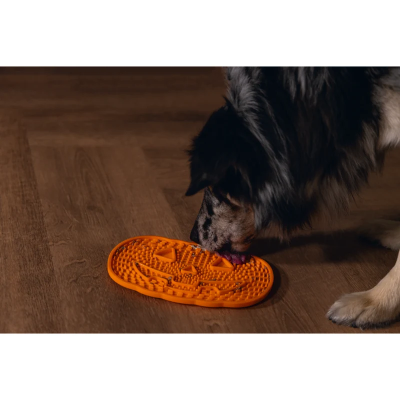 Beeztees Halloween Leckmatte Kürbis für Hunde – Schleckplatte 23x16,5 cm